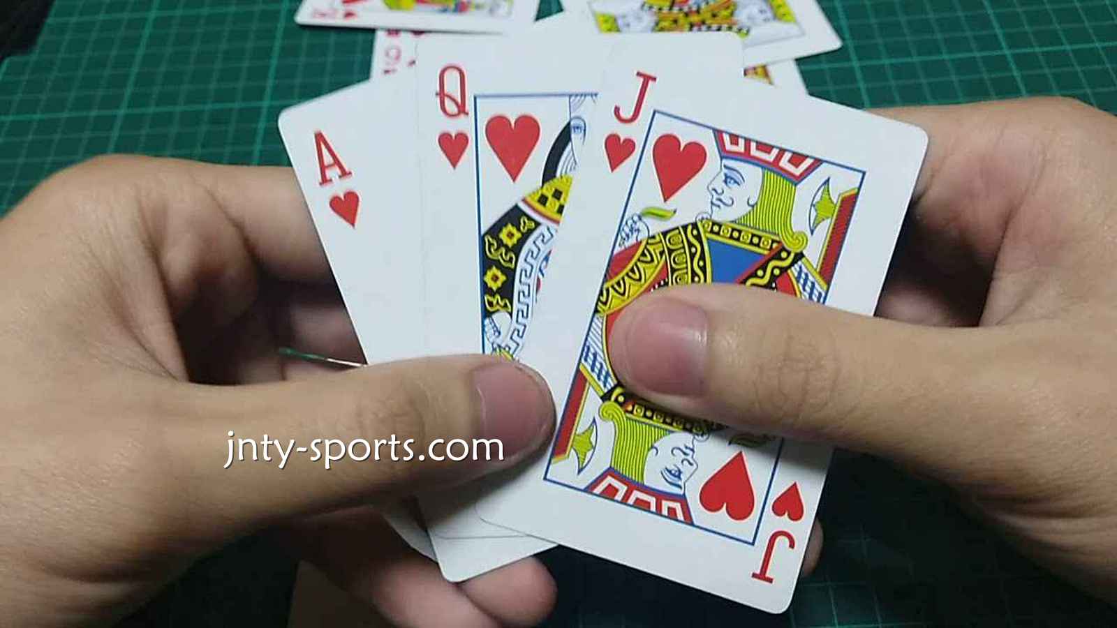 在6T体育快速玩起棋牌游戏《越南扑克》经典比大小